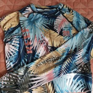 REEF Women's Crest Crop Long Sleeve SurfShirt UPF 40